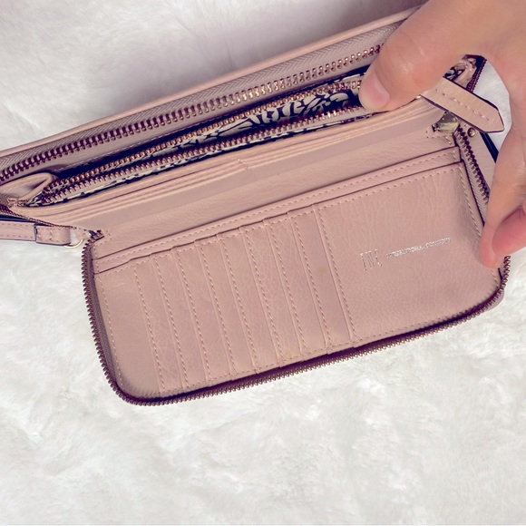 NWOT INC INTERNATIONAL CONCEPTS WOMEN’S WALLET WRISTLET - Picture 8 of 9